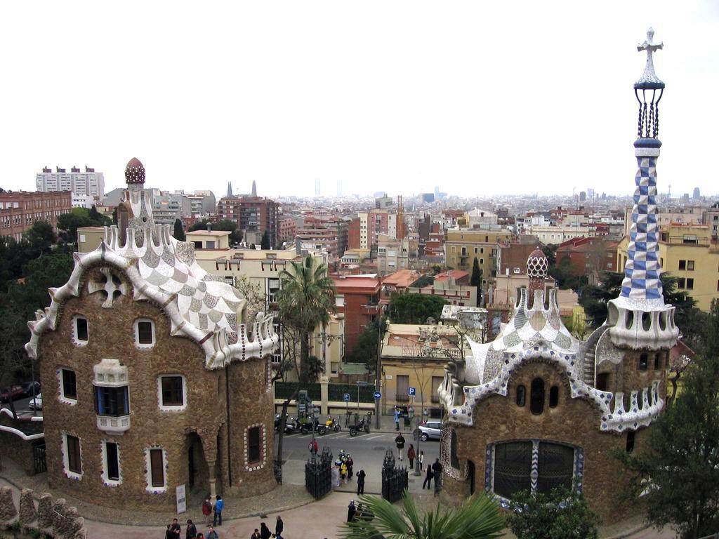 Atic Gaudi-Gracia Apartment Barcelona Bagian luar foto