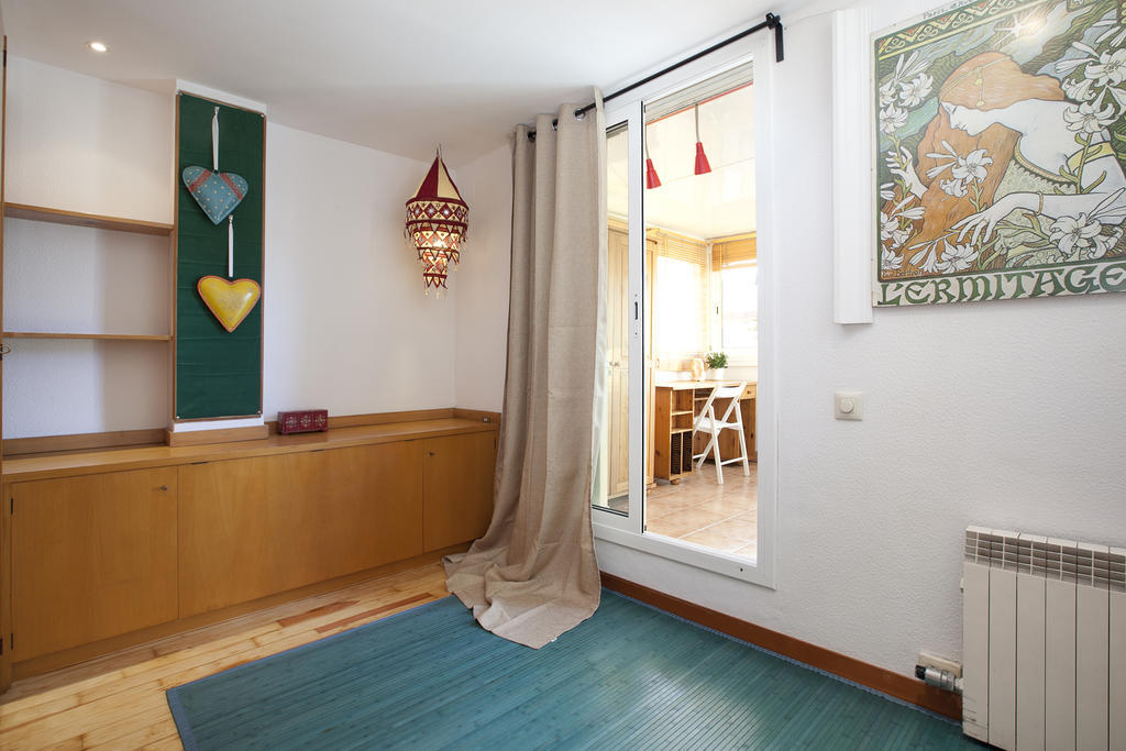 Atic Gaudi-Gracia Apartment Barcelona Bagian luar foto